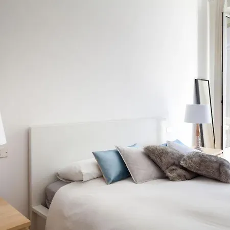 Sleeps 4 Air Con Wifi